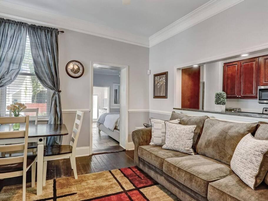 Historic Gold Private With Pool - 2bed, 1&half Bath, Sleeps 6, 1st Floor, 15 Min Walk To Historic Center And Attractions Appartement