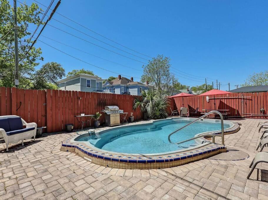 Historic Gold Private With Pool - 2bed, 1&half Bath, Sleeps 6, 1st Floor, 15 Min Walk To Historic Center And Attractions Appartamento Savannah